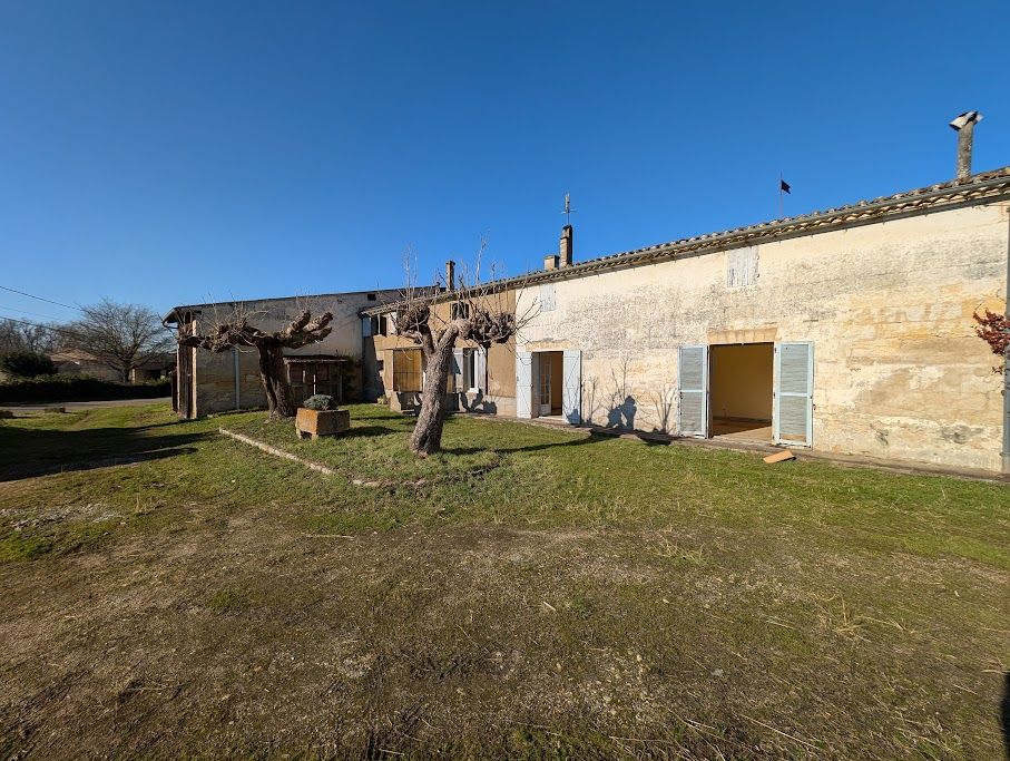 Maison en pierre sur une parcelle de 3300 m2 environ