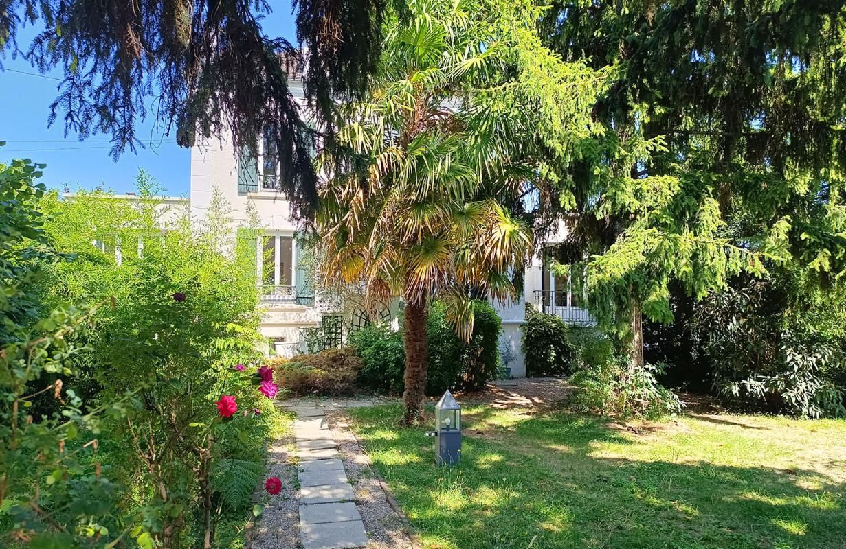 Maison Bourgeoise 7 pièces 216 m2 NEUILLY-PLAISANCE (93360)