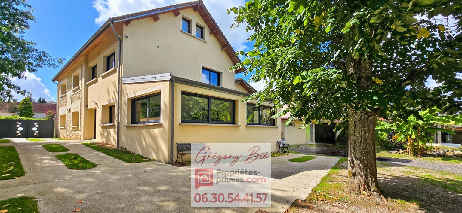 Maison La Trétoire 9 pièce(s) 270 m2