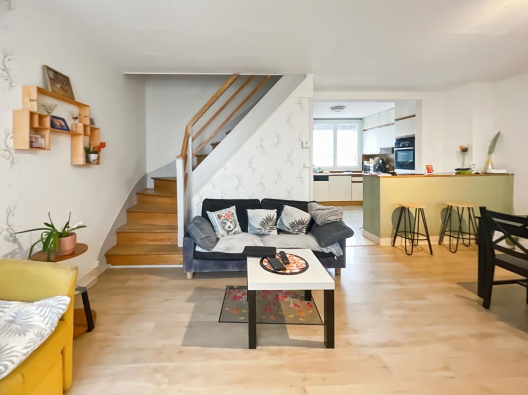 Arbois (39) - Maison mitoyenne - 82 m2 - 3 chambres - Jardin 630 m2