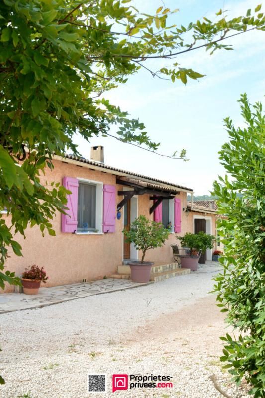 Maison de plain pied avec beau terrain