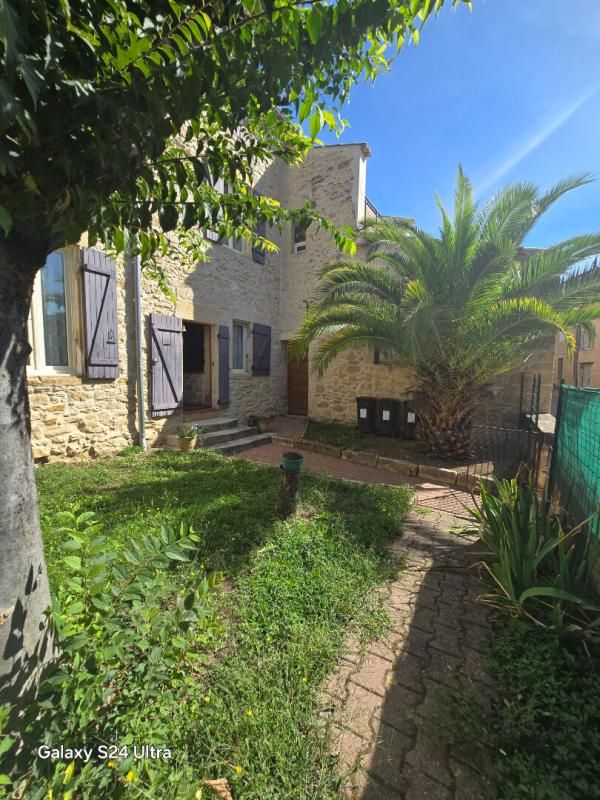 Mas en pierre, composé d'un ensemble immobilier de 10 pièces sur plus de 1210 m² de terrain à SAINT GERVAIS 30200