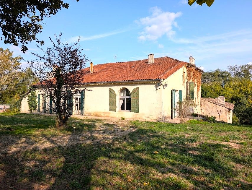 Maison en pierre de 250 m2 sur 285000 m2 de terrain