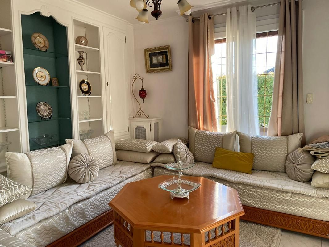 Local 190 m² , Idéal Centre Médical, Cabinets Libéraux, Avocats, Comptables ou Colocation Pro, à Bondy