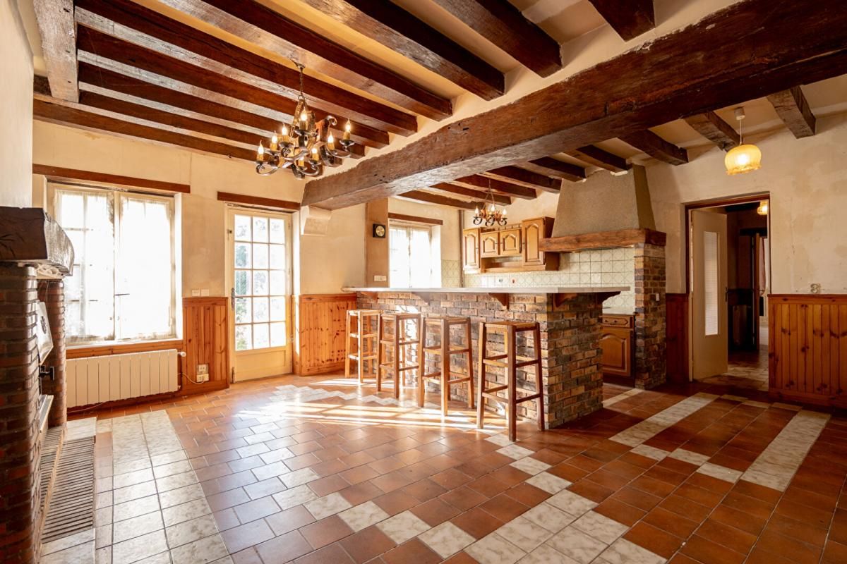 LIEUX UNIQUES ® PROPRIÉTÉS PRIVÉES - PROPOSE ANCIEN COUVENT DE 173 M² SUR UN TERRAIN DE 1.600 M² - AZÉ - GARE TGV VENDÔME