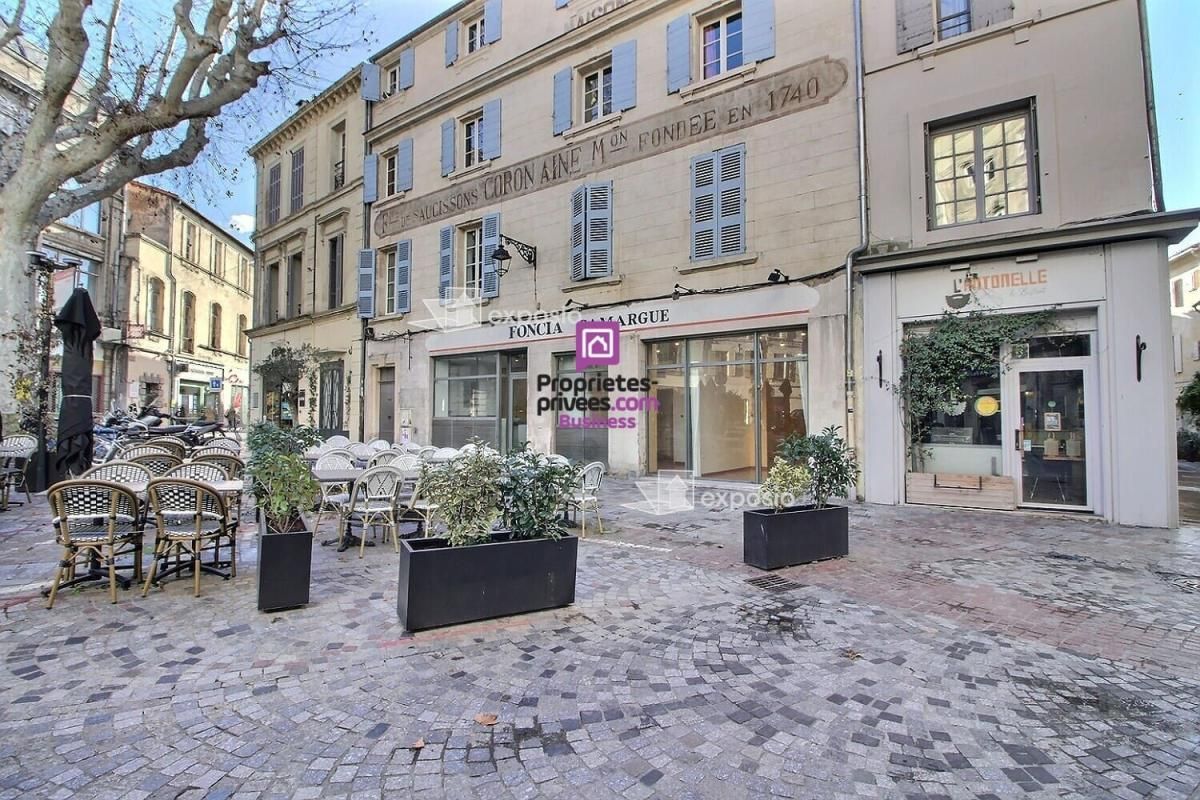 ARLES - A LOUER LOCAL COMMERCIAL 196 m² - 2 350 Euros
