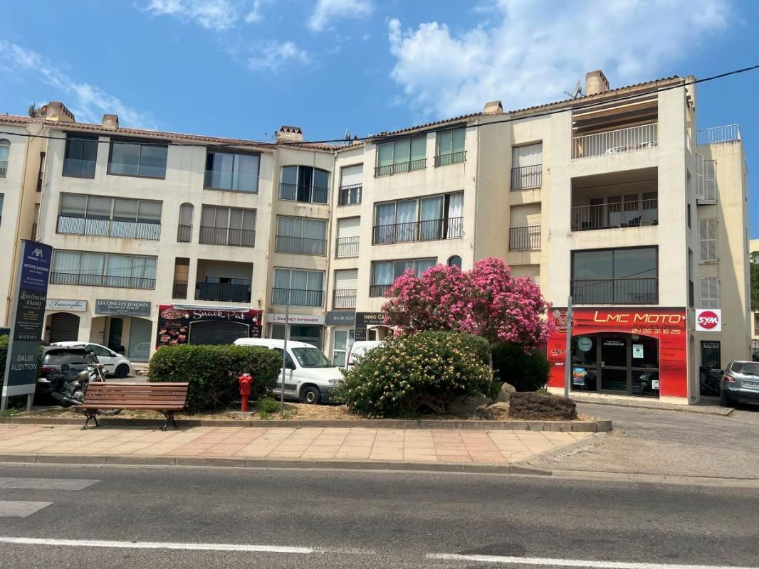 Duplex 3 pièces derniers étages - véranda & balcon, vue mer imprenable à Calvi