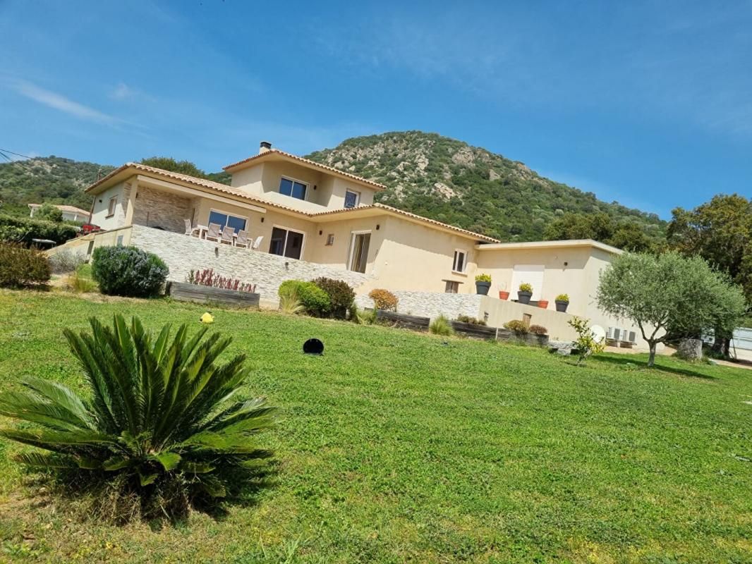 Maison T6 de 168 m2 sur grand terrain avec piscine - STE LUCIE DE PORTO-VECCHIO (20144) - CORSE DU SUD - FRANCE