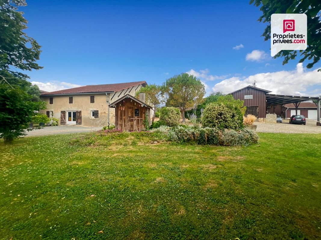 Ancienne ferme avec 2 maisons - étable - séchoir - 2 hangars - 22 hectares