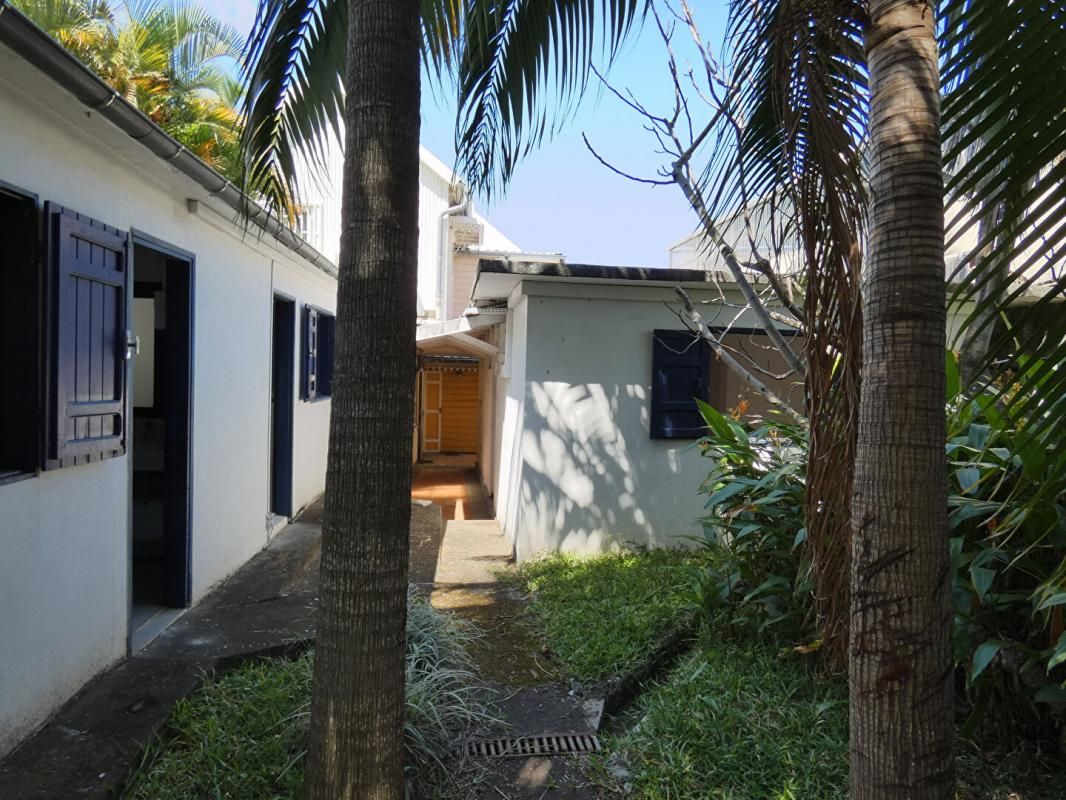 97480 Saint Joseph ensemble immobilier 15 pièce(s) 280 m2 / 610 m² clos
