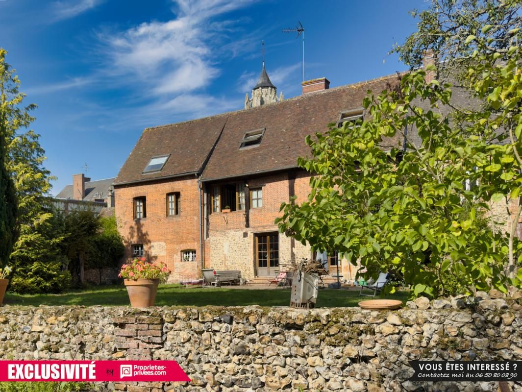 EXCLUSIVITÉ - Rugles - Bâtisse XIX de 226 m² - Centre-bourg, au calme, en bord de Risle