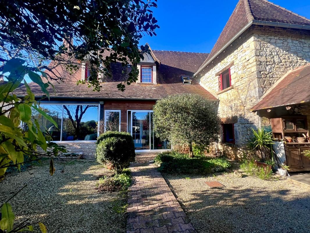 Maison de Charme à Coulaures de 105m²