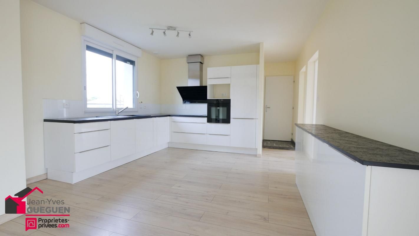 Labège -  Appartement-villa rénové avec goût, lumineux, avec véranda, balcon filant, garage et stationnements