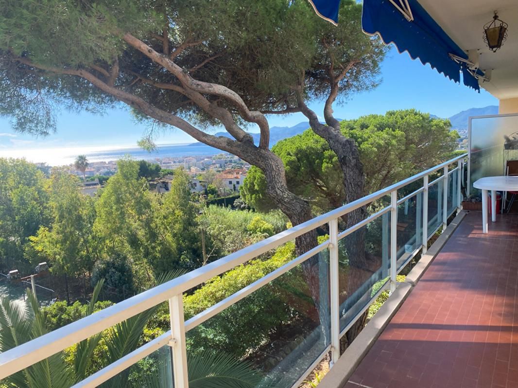 LE CANNET -  Appartement 3 Pièces  - Vue mer