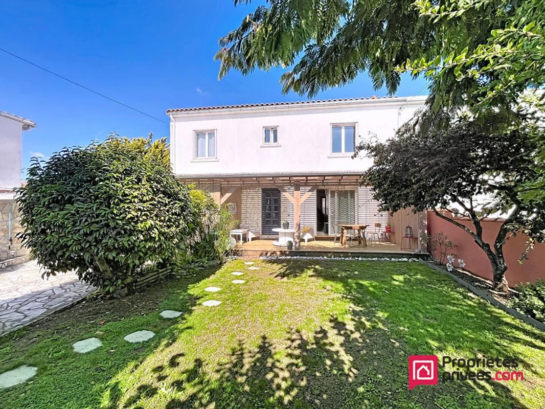 La Rochelle - Quartier Saint Eloi - Maison 8 pièce(s) 174 m2 - 5 chambres - Parcelle de 355m2