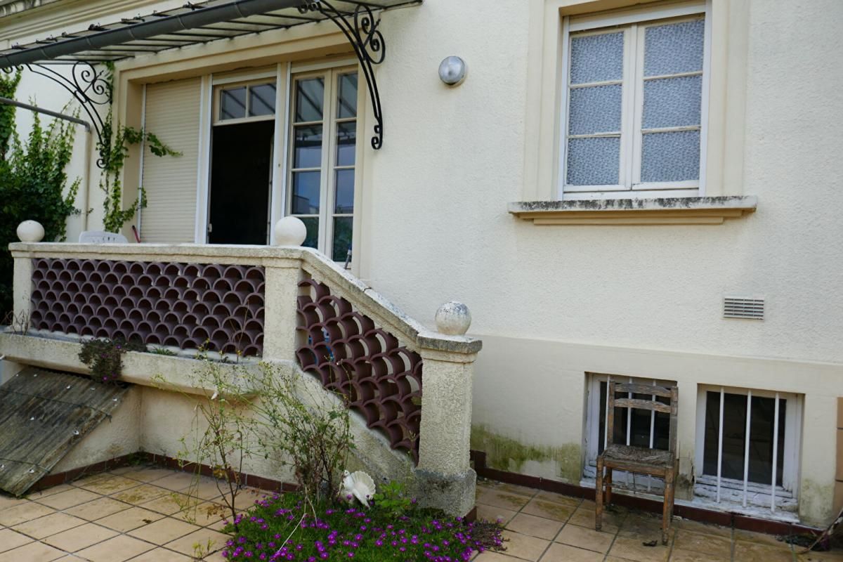 Charmante maison meublée avec jardin et garage à rénover