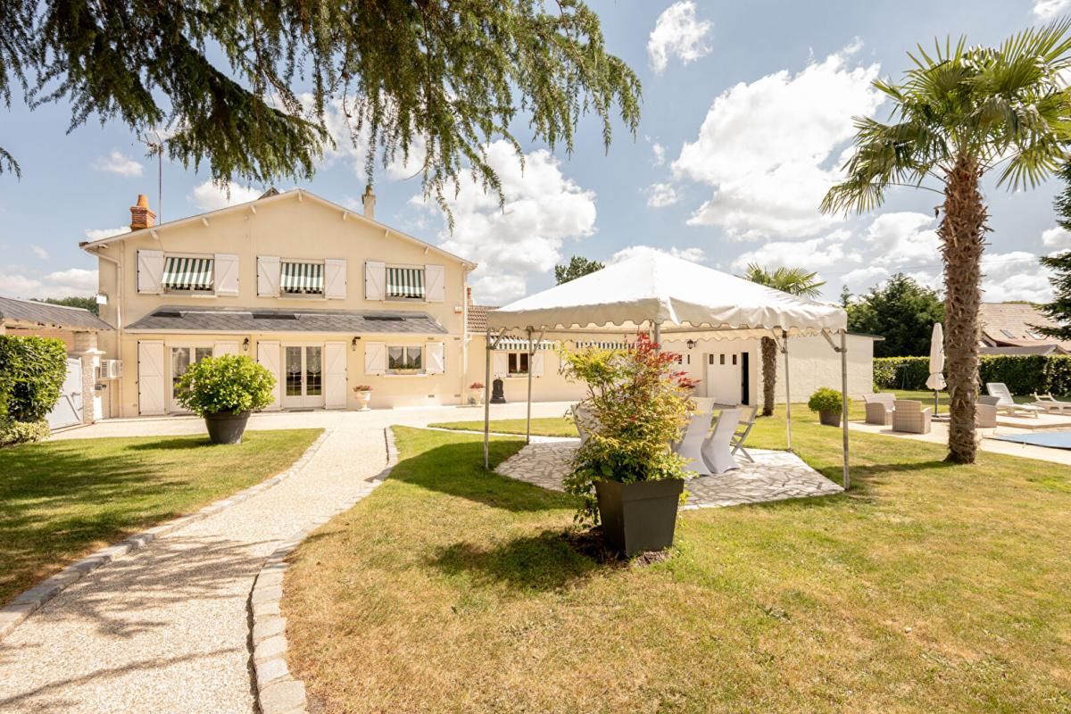 LIEUX UNIQUES ® - PROPRIÉTÉS PRIVÉES PROPOSE MAISON DE 118 M² SUR UN TERRAIN DE 2661 M² PROXIMITÉ C0NTRES