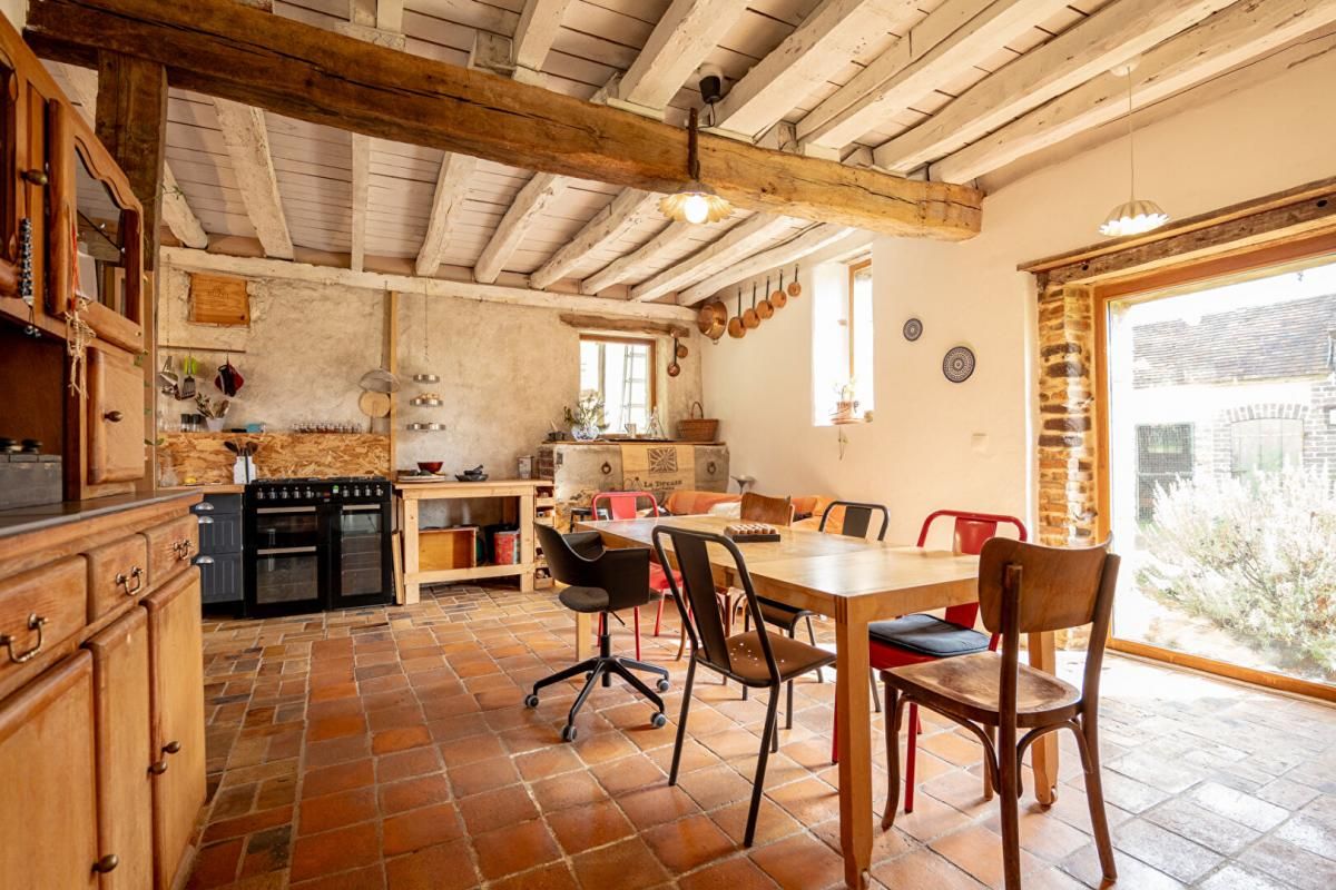 LIEUX UNIQUES ® - PROPRIÉTÉS PRIVÉES PROPOSE ANCIENNE FERMETTE RESTAURÉE 215 M² AVEC 6415 M² SUR CHOUE (41)