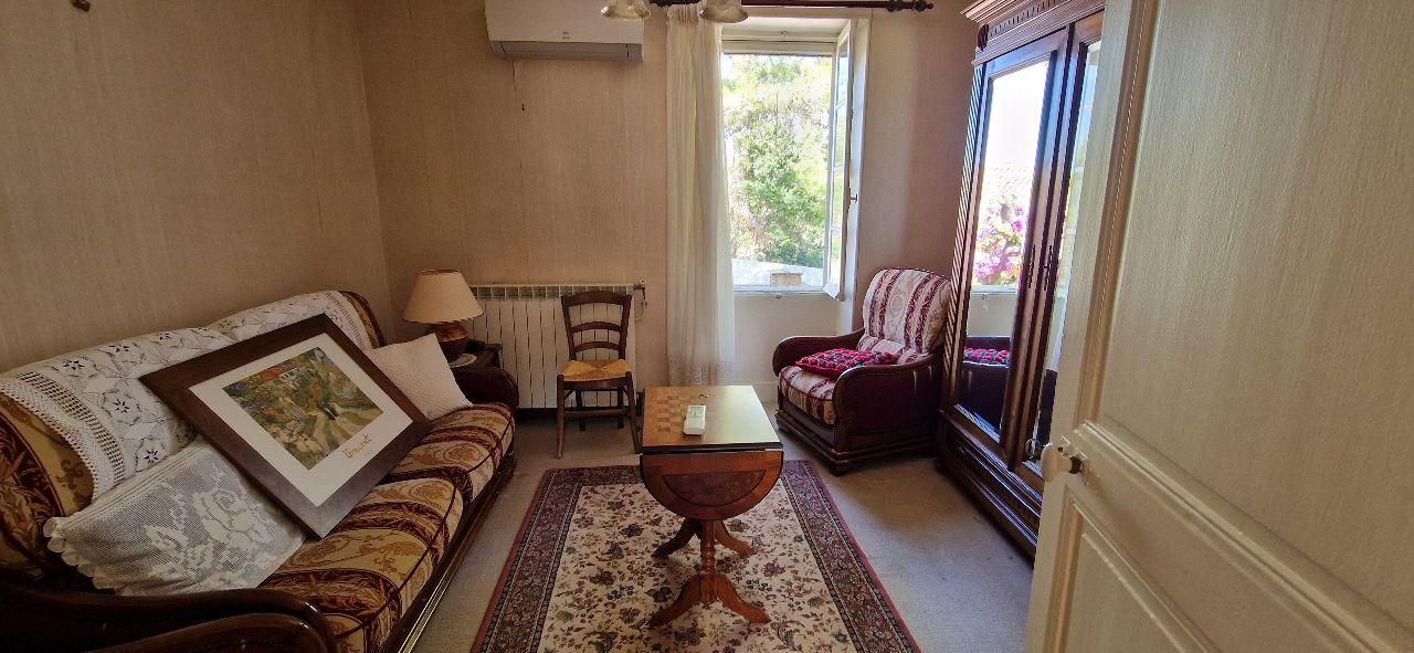 Maison de village avec garage et comble