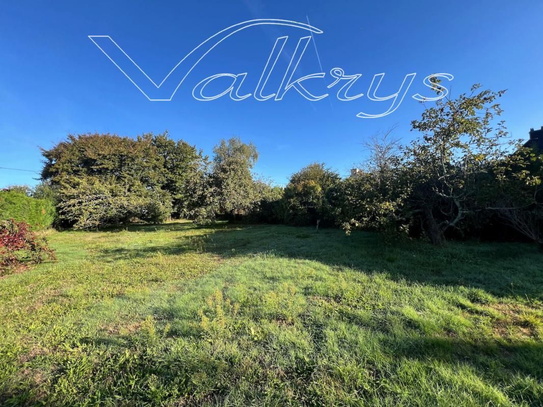 Terrain constructible 1100 m2 centre bourg à Moëlan Sur Mer - 185 500