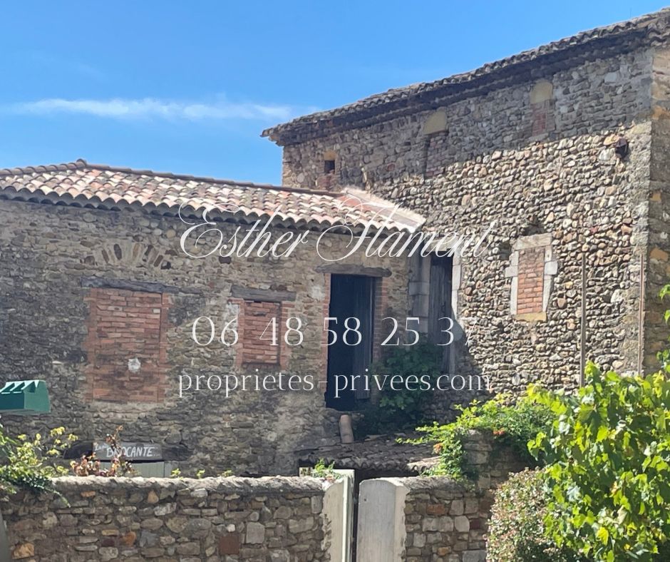 Maison en pierre à restaurer, 268 m² de potentiel