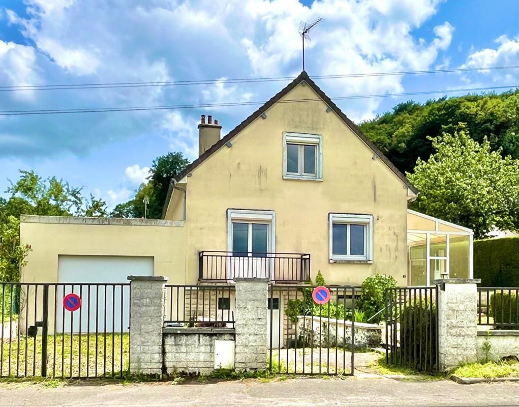 Maison 4 pièce(s) 113 m2 + 102 m² à aménager + Garages et Sous-sol