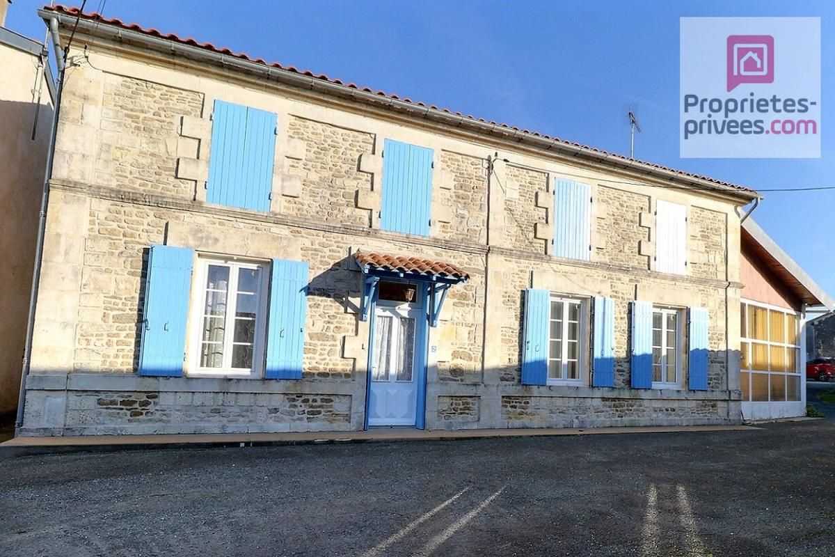 Bel Ensemble Immobilier à proximité de Surgères - Tonnay-Boutonne et Saint Jean d'Angély