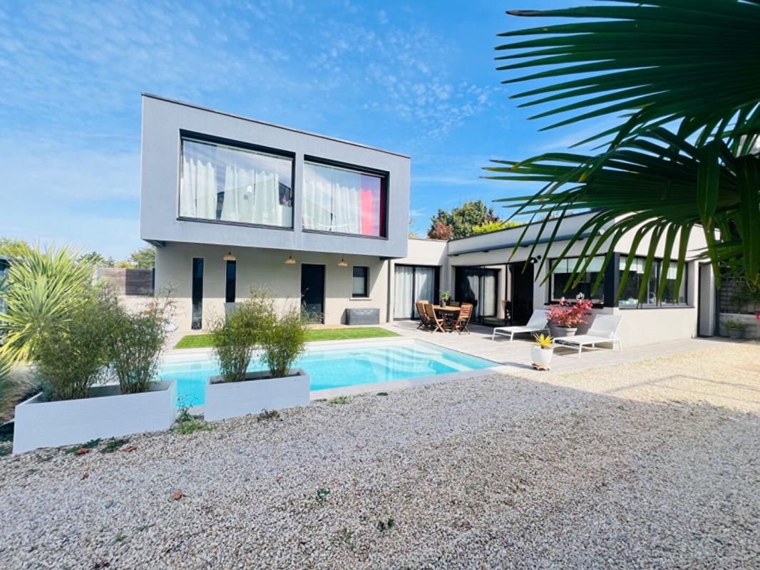 Maison moderne avec piscine Nantes GACHET
