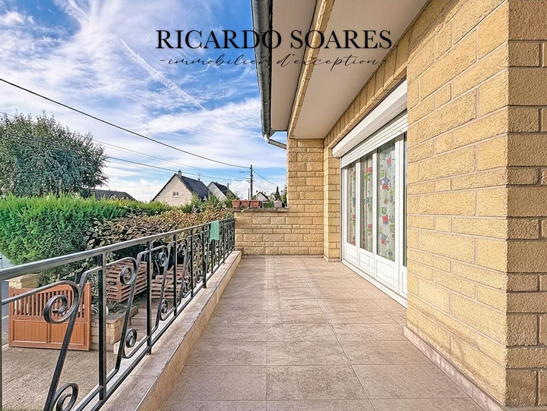 60870 RIEUX - MAISON FAMILIALE 204 m² AU SOL / SOUS-SOL TOTAL 90 m² / 5 CHAMBRES + 1 BUREAU / VERANDA / TERRAIN 730 m²