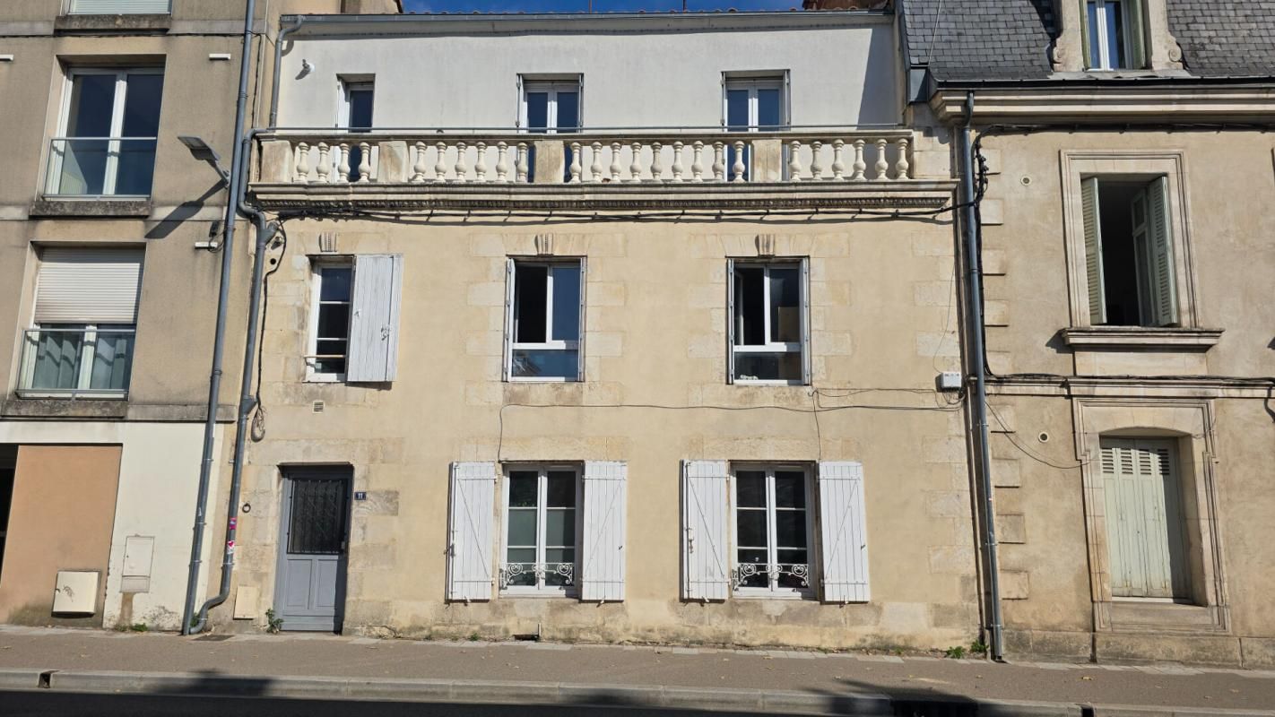 IMMEUBLE de 3 T3 et 7 PARKINGS au pied de l'Hypercentre en MONOPROPRIETE