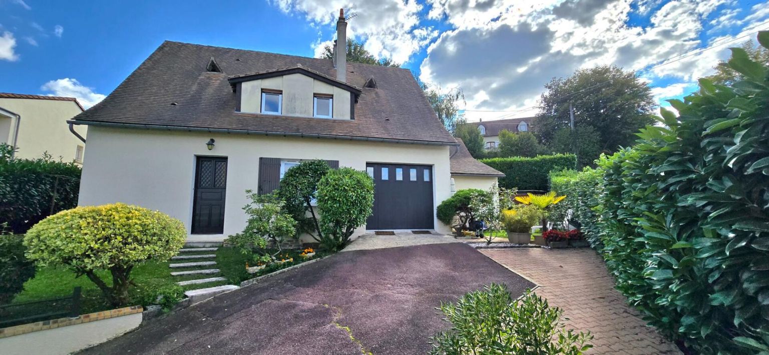 Maison de type 6, sur un terrain de 573 m², garage privatif et jardin, sur la commune de Coulounieix Chamiers