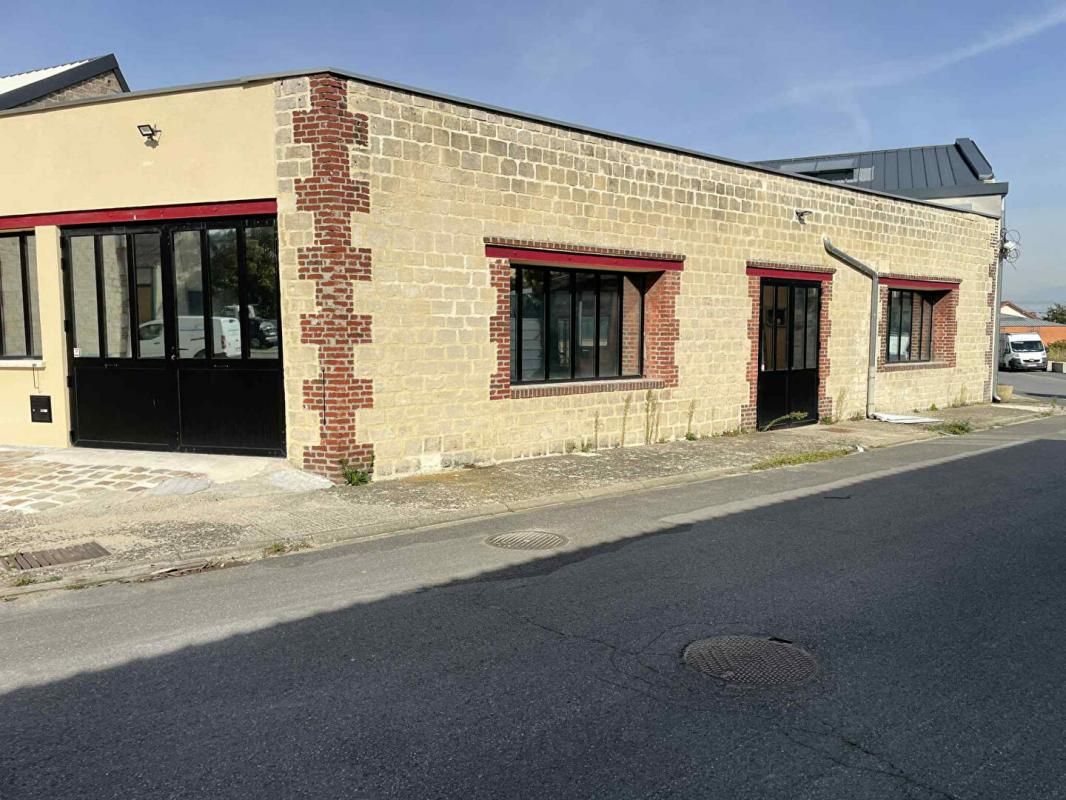 ASNIERES SUR OISE - LOCAL COMMERCIAL 135 m², Local d'activité