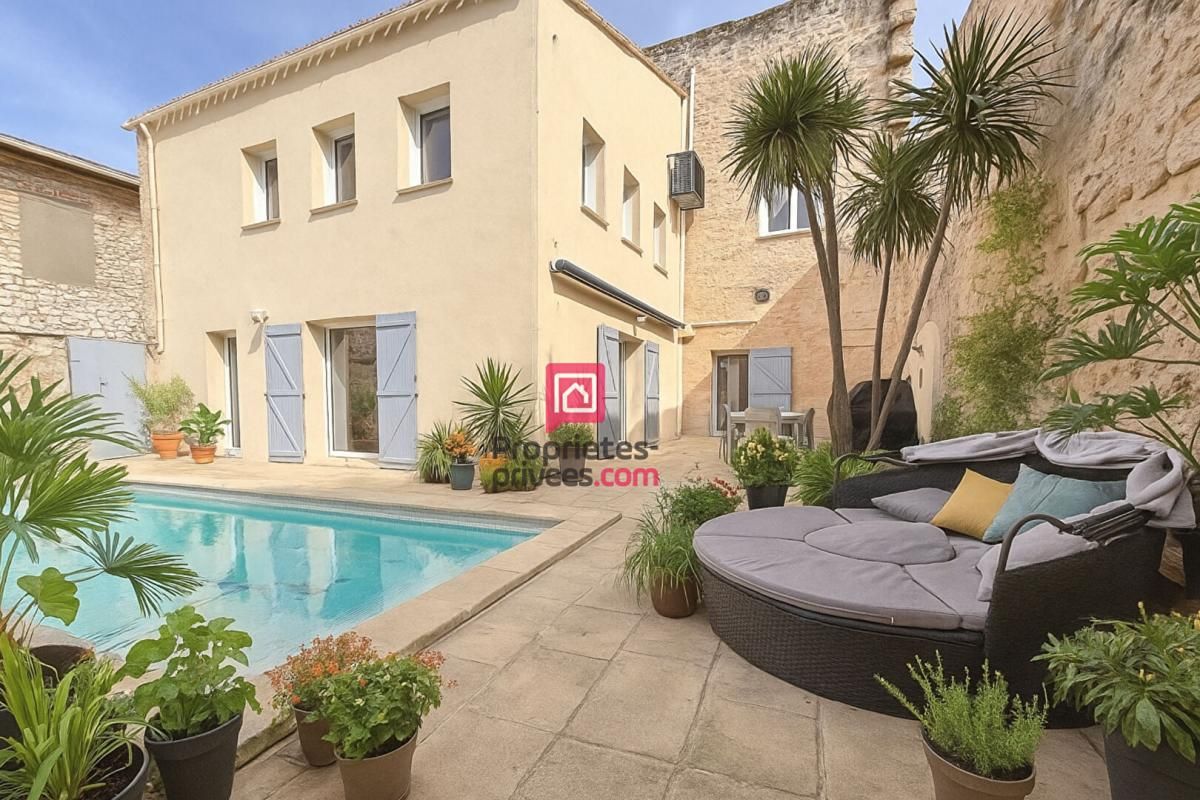 A vendre Mas en pierre de 340 m2 avec piscine situé à Mauguio et à 10 min de la plage