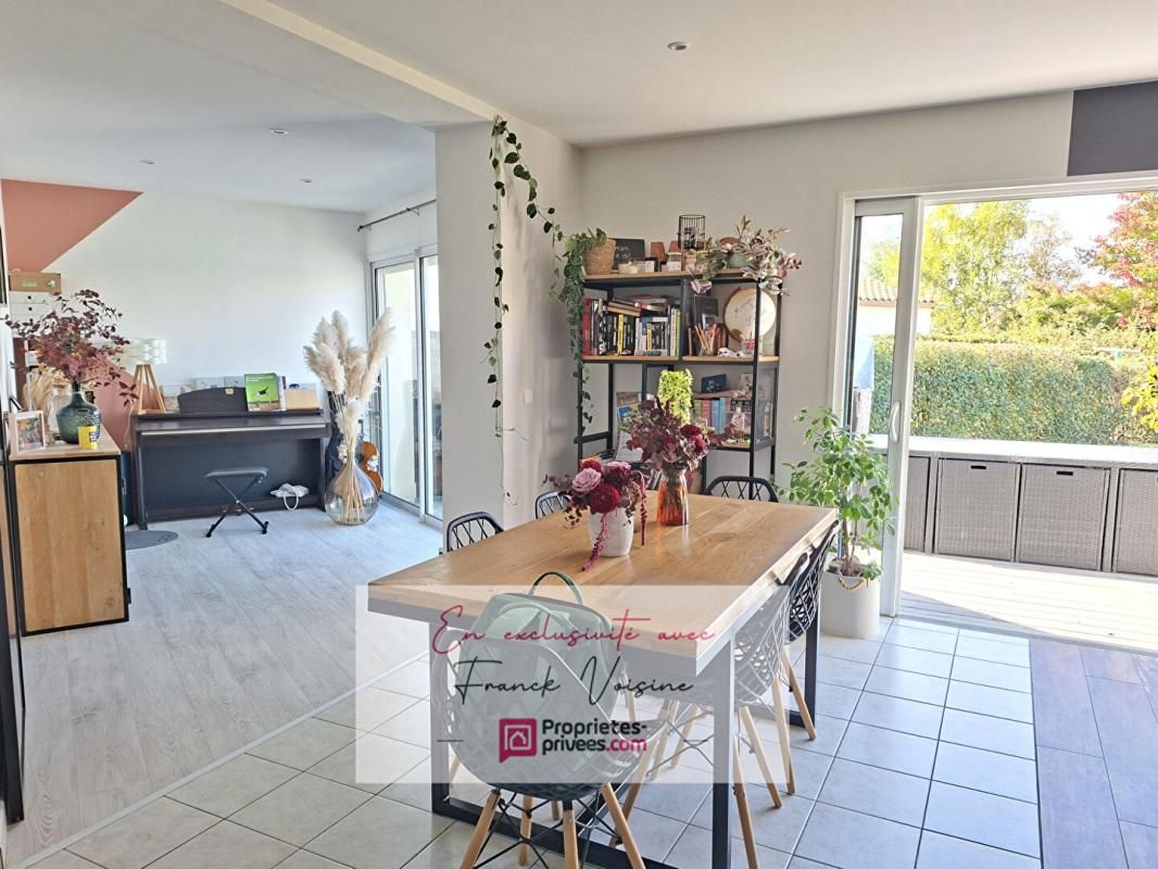 A VENDRE en Exclusivité à Vendrennes, Maison de 116 m2 env avec 3 chambres et 1 bureau sur parcelle de 778 m2 env