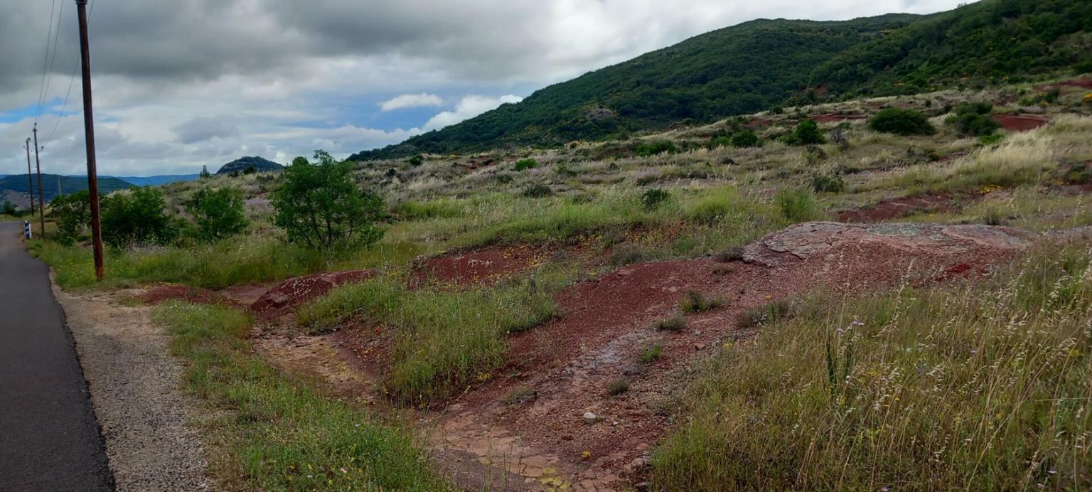 GRAND Terrain NON CONSTRUCTIBLE à Salasc