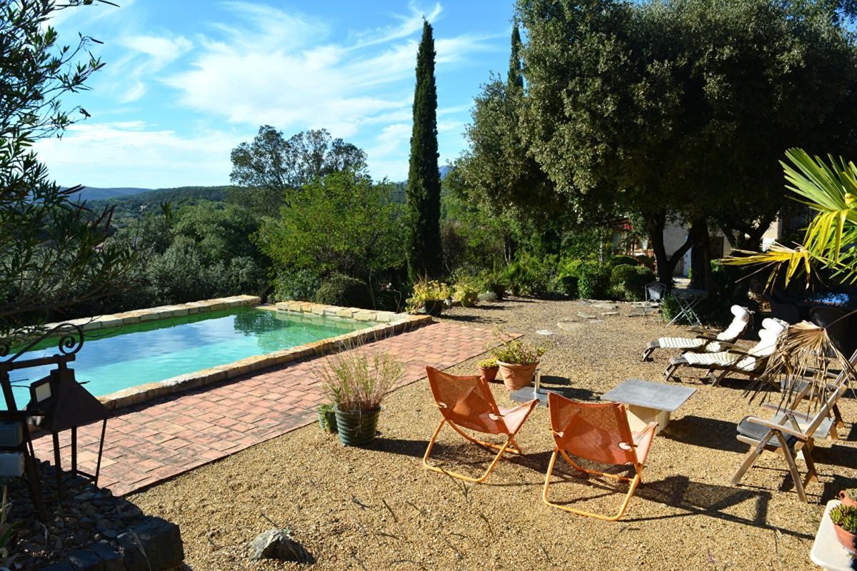 Magnifique villa avec Studio et Piscine - Carcès