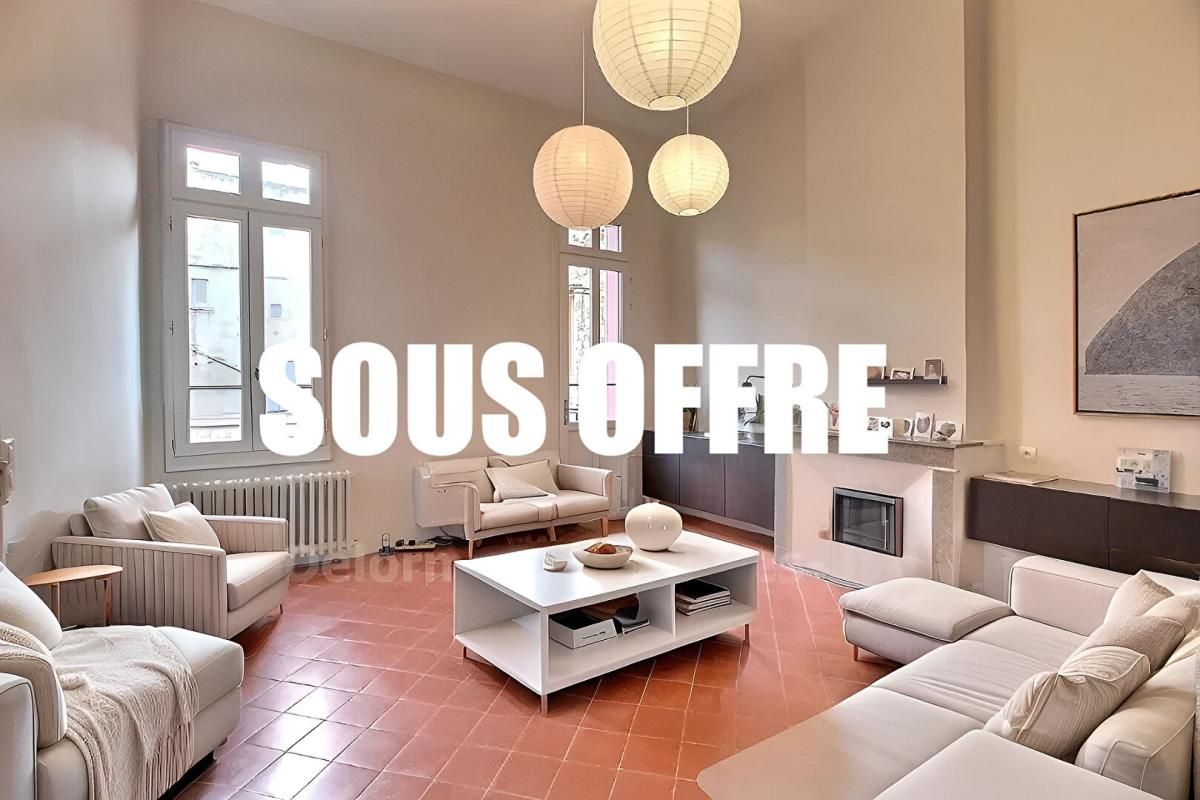 UZES : Appartement restauré dans le coeur historique d'Uzès dans l'hôtel Verdier-Allut du 17eme 2 chambres, balcon, 77.50 m2