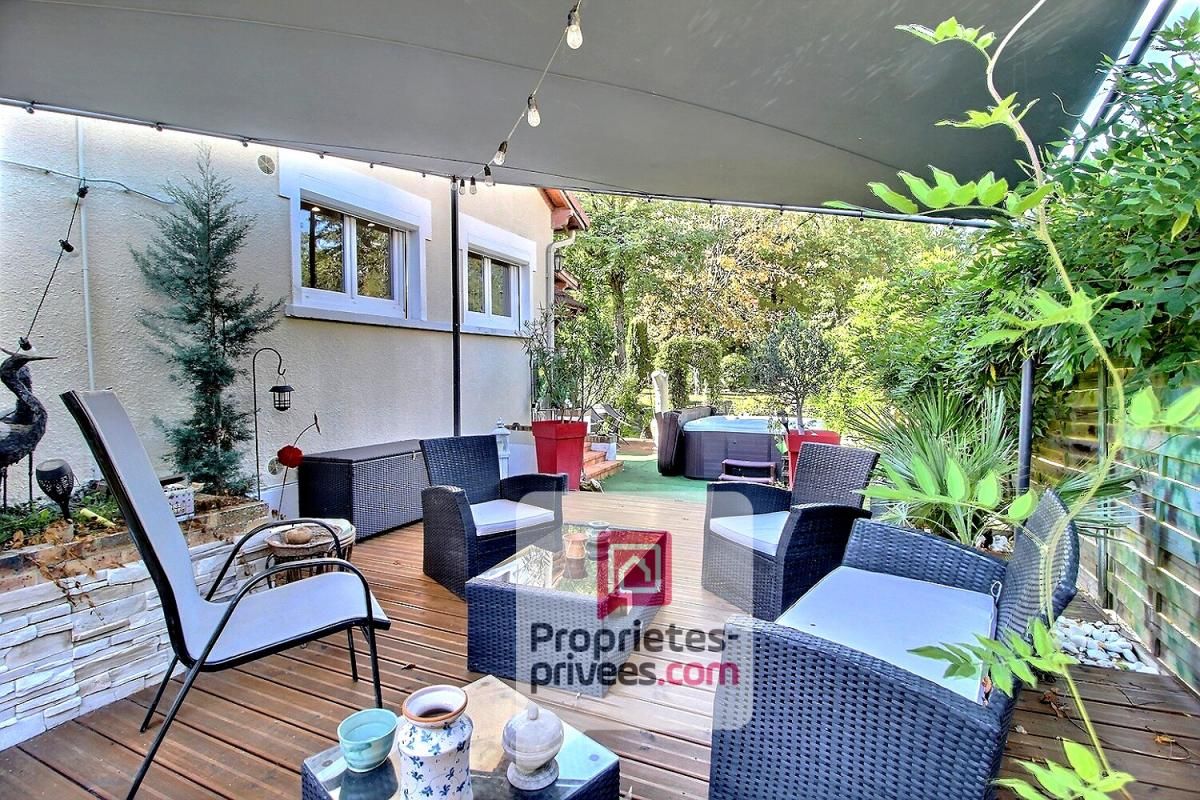 A VENDRE - MAISON 6 PIECES avec JARDIN, JACUZZI et DOUBLE GARAGE, ACCES PRIVATIF CANAL d'ORLEANS