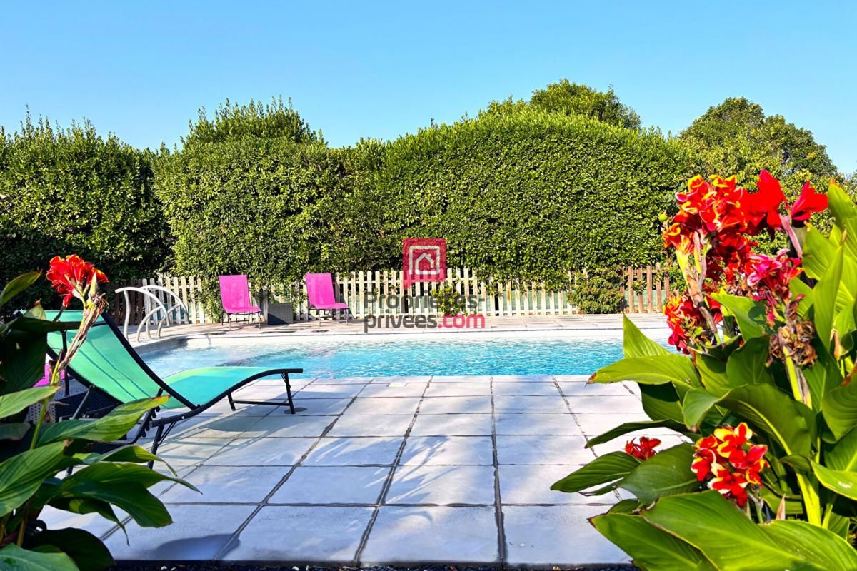 Villa de 200m² de 7 pièces avec piscine et T2 indépendant à vendre à Mauguio
