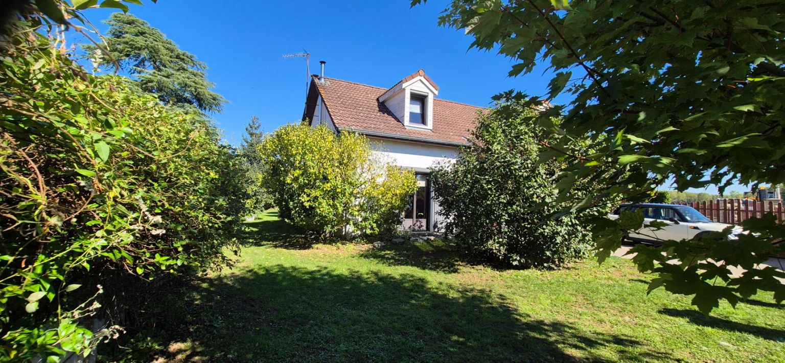 Belle Maison Individuelle ou Pavillon entièrement Rénové de 95 m² Extensible avec Cour sécurisée, Garage, Buanderie, Terrasse avec Pergola, Piscine, Dépendances et Terrain clos et paysagés de 951 m²