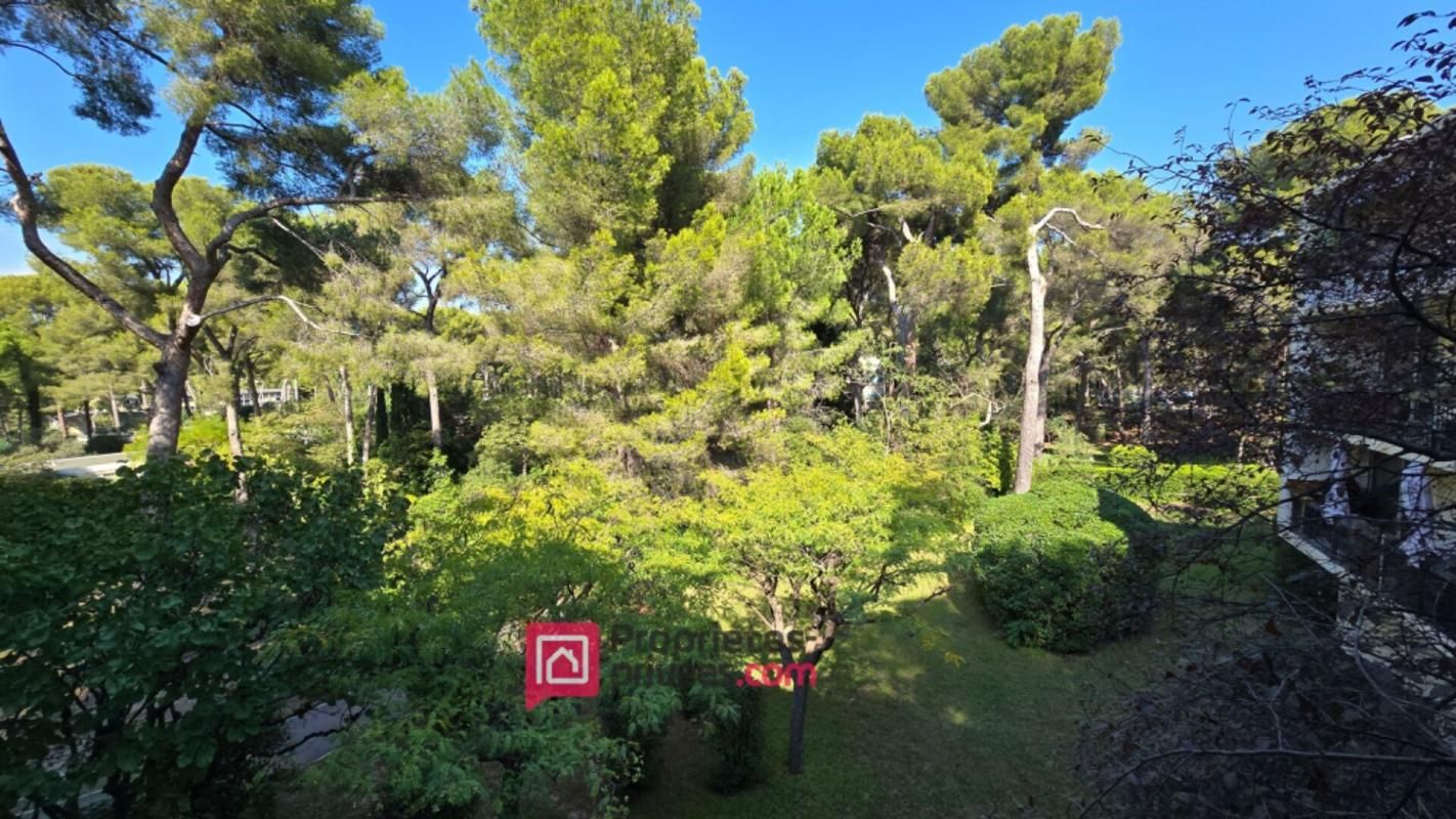 Magnifique T4 de 86 m2 avec vue dégagée sur la nature au Roy d'Espagne 13008 Marseille - 327000