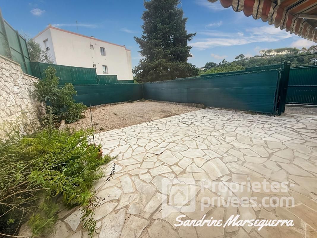 RDJ 3 pièces avec terrasse de 120m²