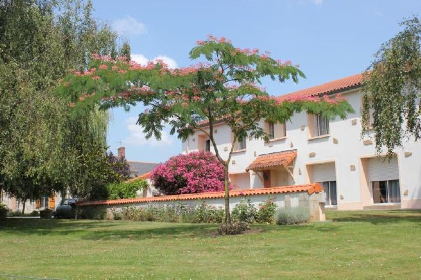 EXCLUSIVITÉ ? Propriété d'exception de 380 m² sur 2 hectares