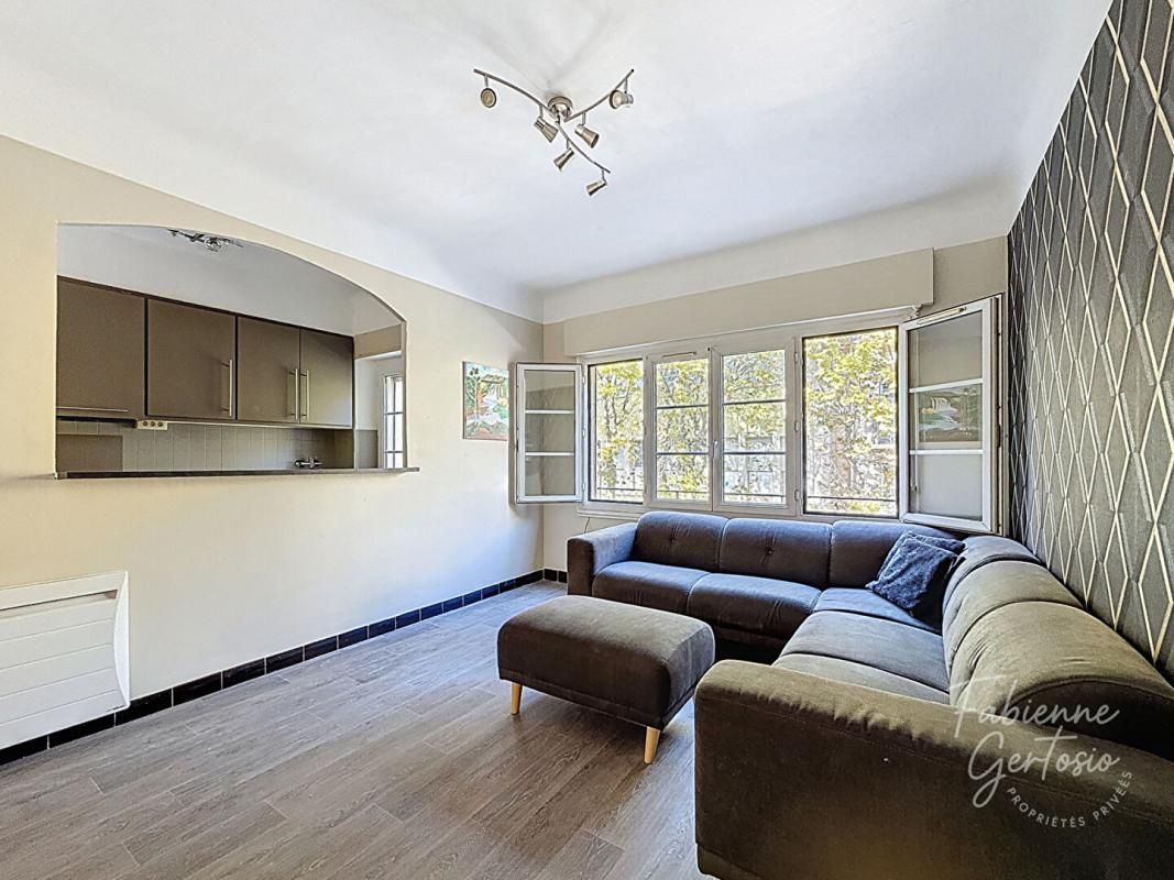 HYÈRES CENTRE VILLE ! Appartement 3 pièces de 47 m2 avec balcon