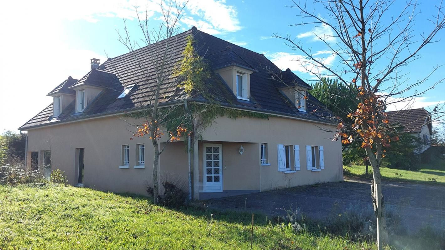 Maison Vauvillers 9 pièce(s) 210 m2 Piscine jardin dépendance