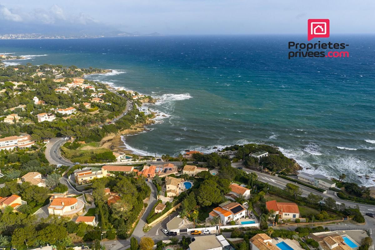 Villa Saint Aygulf 9 pièces -255 m2- VUE MER- PISCINE- GARAGE