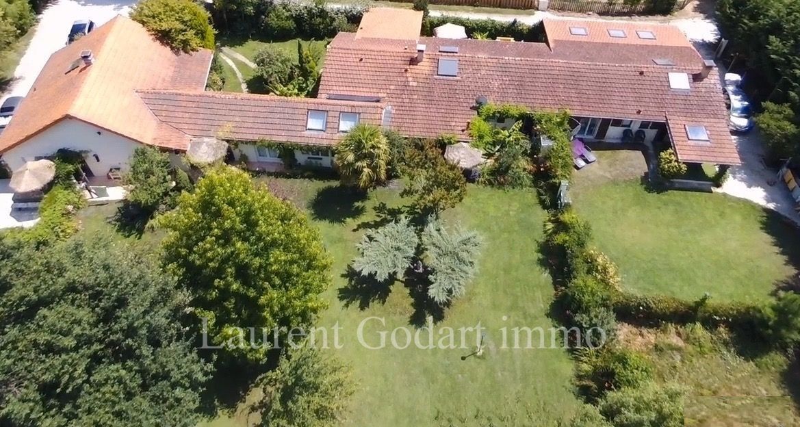 Magnifique propriété de 250m² (Maison + 2 gîtes + piscine)