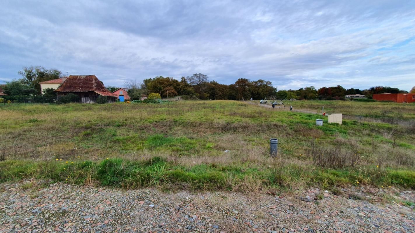 Au calme, viabilisé, proche axe Dax Mont de Marsan