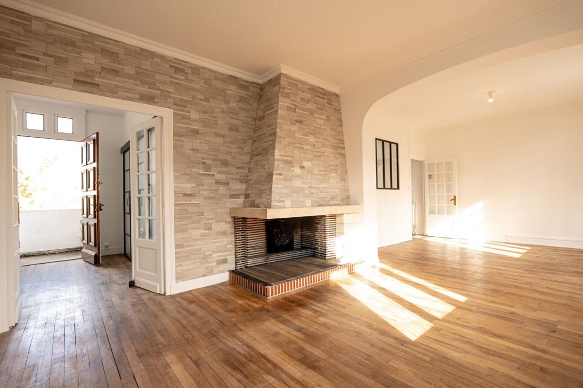 LIEUX UNIQUES ® x PROPRIÉTÉS PRIVÉES PROPOSE MAISON DE VILLE DE 156 M² SUR UN TERRAIN 369 M²