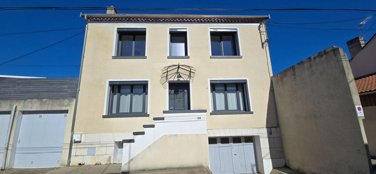 Maison de ville de type 6, avec piscine privative et garage